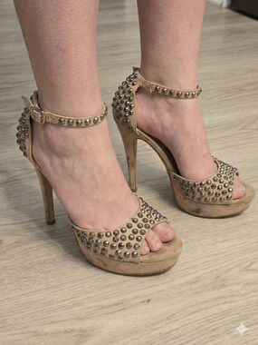 Steve Madden Stunnerd Studded Platform Heels Ankle Strap Sandals 9